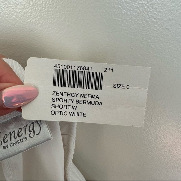 Chico’s Zenergy Neema Sporty Bermuda Shorts Optic White - Picture 4 of 5